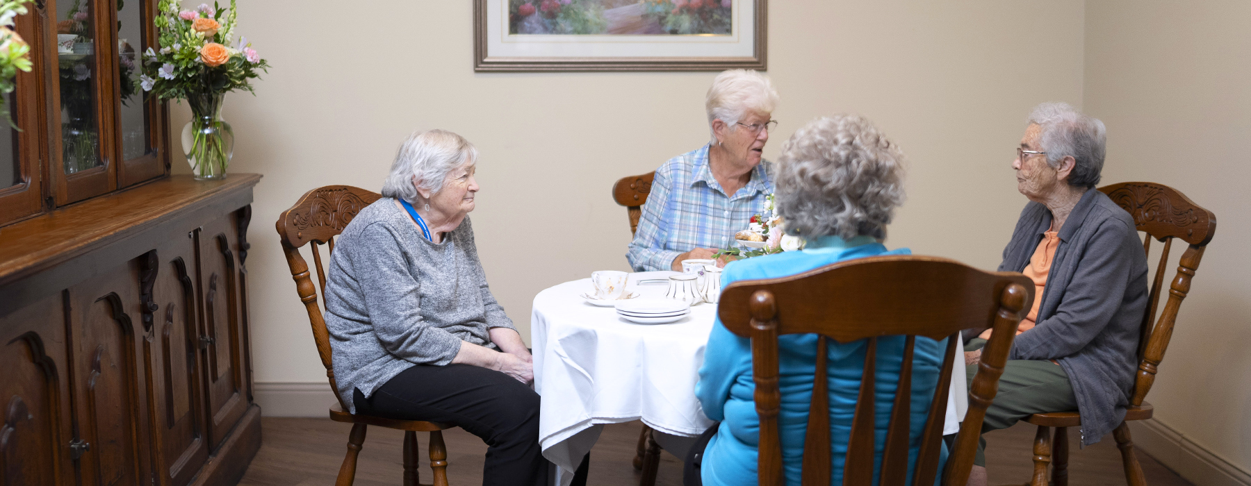 Residents enjoying tea and conversation in a cozy dining space at Atrium Retirement Residence